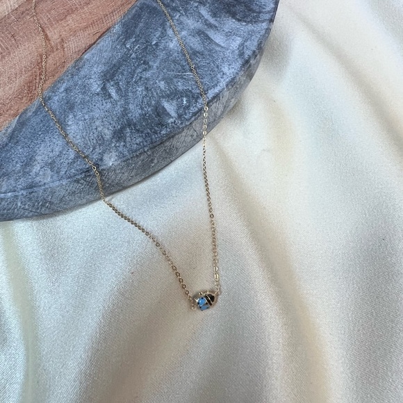 Solid 18K Yellow Gold Ladybug Beautiful Necklace 16" - Picture 8 of 13